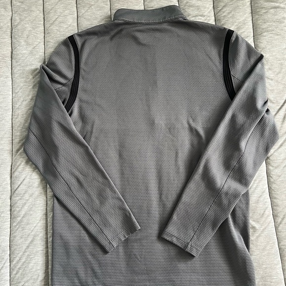 Nike AeroReact Golf Pullovers in Coral, Blue, and Gray - Picture 7 of 8